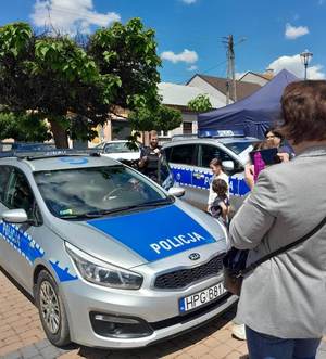 Piknik charytatywny dla Emilki z udziałem proszowickiej Policji.