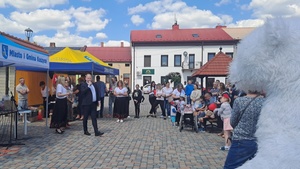 Piknik charytatywny dla Emilki z udziałem proszowickiej Policji.