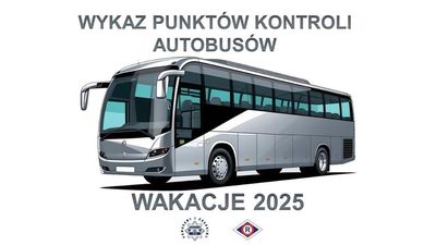 &quot;Grafika przedstawiająca autobus a nad nim napis: Wykaz punktów kontroli autobusów. Pod rysunkiem znajduje się napis: Wakacje 2025, pod spodem widoczna jest policyjna gwiazda z napisem wokół niej: Pomagamy i chronimy oraz logo ruchu drogowego.&quot;