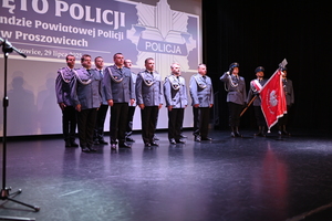Obchody Święta Policji w Komendzie Powiatowej Policji w Proszowicach z udziałem I Wojewody Małopolskiej Pani Elżbiety Achinger, Zastępcy Komendanta Wojewódzkiego Policji w Krakowie insp. Pawła Krauza, Starosty Powiatu Proszowickiego, Burmistrzów i Wójtów z terenu powiatu proszowickiego oraz zaproszonych gości.