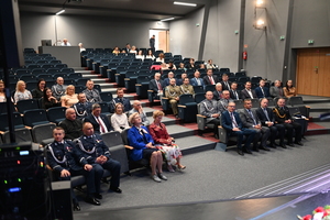 Obchody Święta Policji w Komendzie Powiatowej Policji w Proszowicach z udziałem I Wojewody Małopolskiej Pani Elżbiety Achinger, Zastępcy Komendanta Wojewódzkiego Policji w Krakowie insp. Pawła Krauza, Starosty Powiatu Proszowickiego, Burmistrzów i Wójtów z terenu powiatu proszowickiego oraz zaproszonych gości.