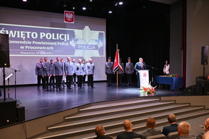 Obchody Święta Policji w Komendzie Powiatowej Policji w Proszowicach z udziałem I Wojewody Małopolskiej Pani Elżbiety Achinger, Zastępcy Komendanta Wojewódzkiego Policji w Krakowie insp. Pawła Krauza, Starosty Powiatu Proszowickiego, Burmistrzów i Wójtów z terenu powiatu proszowickiego oraz zaproszonych gości.