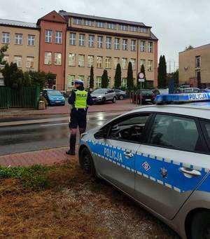 Działania dzielnicowych i ruchu drogowego proszowickiej Policji w ramach akcji „Bezpieczna droga do szkoły”