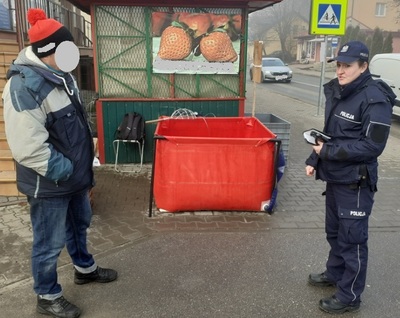 Dzielnicowi z Lekarzem Weterynarii kontrolują sprzedaż ryb