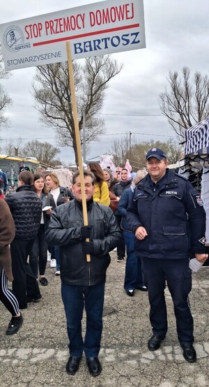 Wspólna kampania "Widzę-Reaguję-Pomagam"proszowickich Dzielnicowych oraz PCPR i MGOPS i GOPS