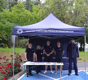 100 lat sportu w Policji. Wspólne spotkanie Policji Proszowice i Zespołu Szkół w Piotrkowicach Małych