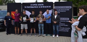 100 lat sportu w Policji. Wspólne spotkanie Policji Proszowice i Zespołu Szkół w Piotrkowicach Małych