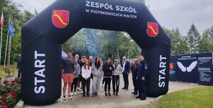100 lat sportu w Policji. Wspólne spotkanie Policji Proszowice i Zespołu Szkół w Piotrkowicach Małych