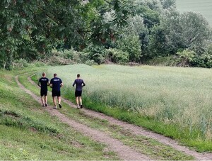 100 lat sportu w Policji. Wspólne spotkanie Policji Proszowice i Zespołu Szkół w Piotrkowicach Małych