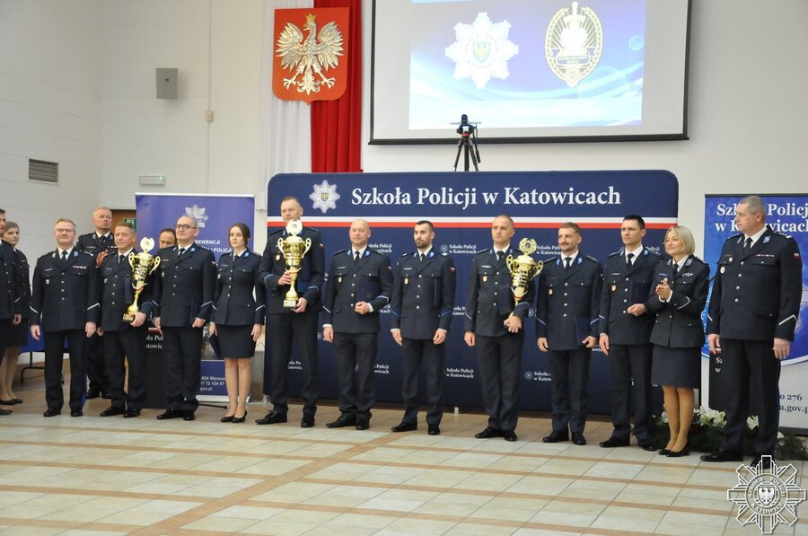 Zwycięscy drużynowi w konkursie Dzielnicowego Roku