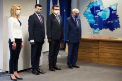 &quot;zaproszeni goście biorący udział w uroczystości&quot;