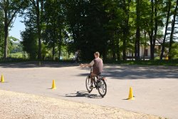 Zdali swój pierwszy egzamin. W szkole w Radziemicach uczniowie klasy czwartej, piątej i szóstej w dniu 21 czerwca br. zdali egzamin na kartę rowerową.