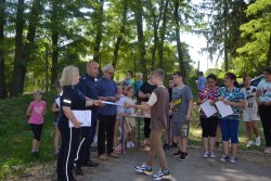 Zdali swój pierwszy egzamin. W szkole w Radziemicach uczniowie klasy czwartej, piątej i szóstej w dniu 21 czerwca br. zdali egzamin na kartę rowerową.