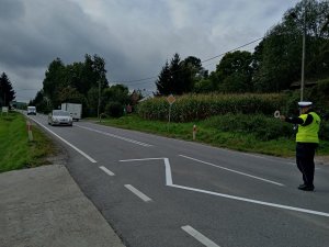 Działania ROADPOL SAFETY DAYS proszowickiej drogówki wspólnie z uczniami szkoły podstawowej z Mniszowa