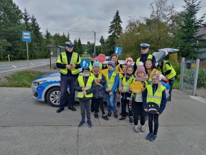 Działania ROADPOL SAFETY DAYS proszowickiej drogówki wspólnie z uczniami szkoły podstawowej z Mniszowa