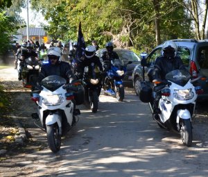 Piknik strzelecki Proszowice. Motory na czele Wydział Ruchu Drogowego Komendy Miejskiej Policji w Krakowie