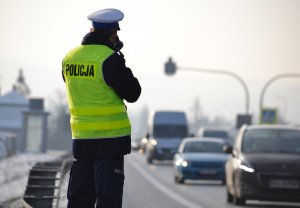 &quot;Policjant przy drodze mierzący prędkość&quot;