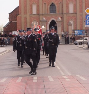 Przemarsz pocztów sztandarowych na płytę Rynku