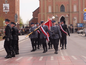 Przemarsz pocztów sztandarowych na płytę Rynku