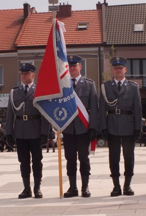Poczet sztandarowy Komendy Powiatowej Policji w Proszowicach