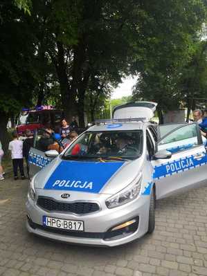 Dzień Dziecka w Szkole Podstawowej w Ostrowie wspólnie z Policją Strażą Pożarną