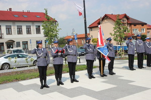 Poczet Flagowy z Oddziałów Prewencji Policji w Krakowie i Poczet Sztandarowy z Komendy Powiatowej Policji w Proszowicach
