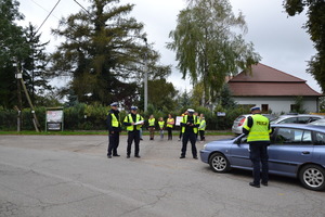 Akcja „ROADPOL Safety Days”. Funkcjonariusze przeprowadzają kontrole drogowe.