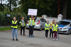 Akcja „ROADPOL Safety Days”. Funkcjonariusze przeprowadzają kontrole drogowe.