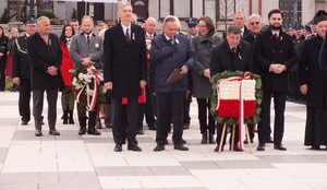 Złożenie kwiatów przez Burmistrza Gminy i Miasta Proszowice wraz z delegacją