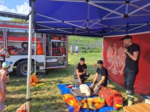 Spotkanie policjantów i strażaków na piknikach rodzinnych