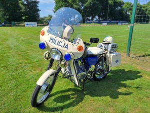 Piknik charytatywny dla 12-letniej Ani. Policjanci reprezentowali materiały profilaktyczne oraz sprzęt transportowy