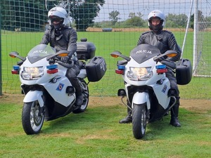 Piknik charytatywny dla 12-letniej Ani. Policjanci reprezentowali materiały profilaktyczne oraz sprzęt transportowy