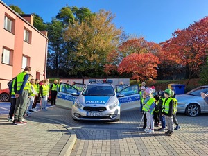 &quot;Odblaskowa szkoła&quot; przeprowadzane prelekcje przez policjantów, występy uczniów oraz wręczanie nagród.