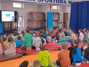 Ferie zimowe na terenie powiatu proszowickiego przeprowadzone w szkołach podstawowych, świetlicy wiejskiej oraz centrum kultury i wypoczynku w Proszowicach.